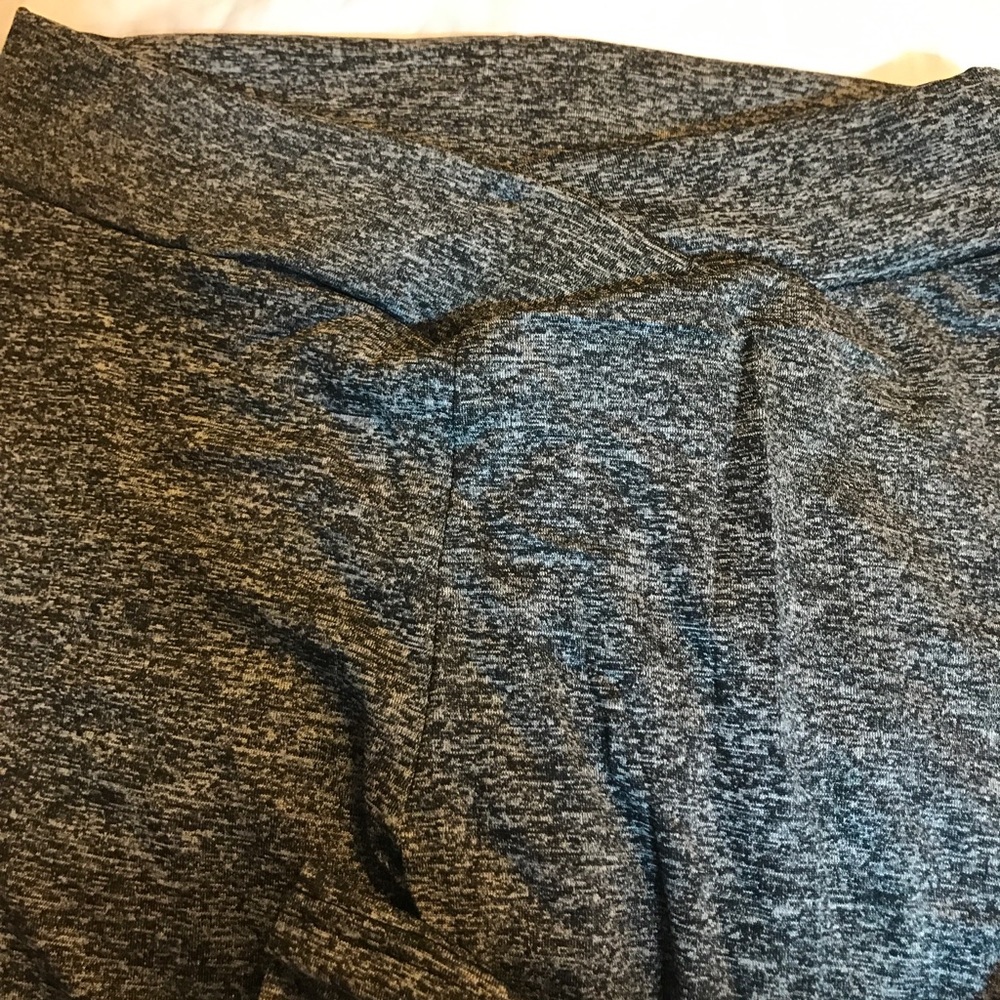 NWT Women’s Grey Leggings.  1 left !! - Picture 5 of 8